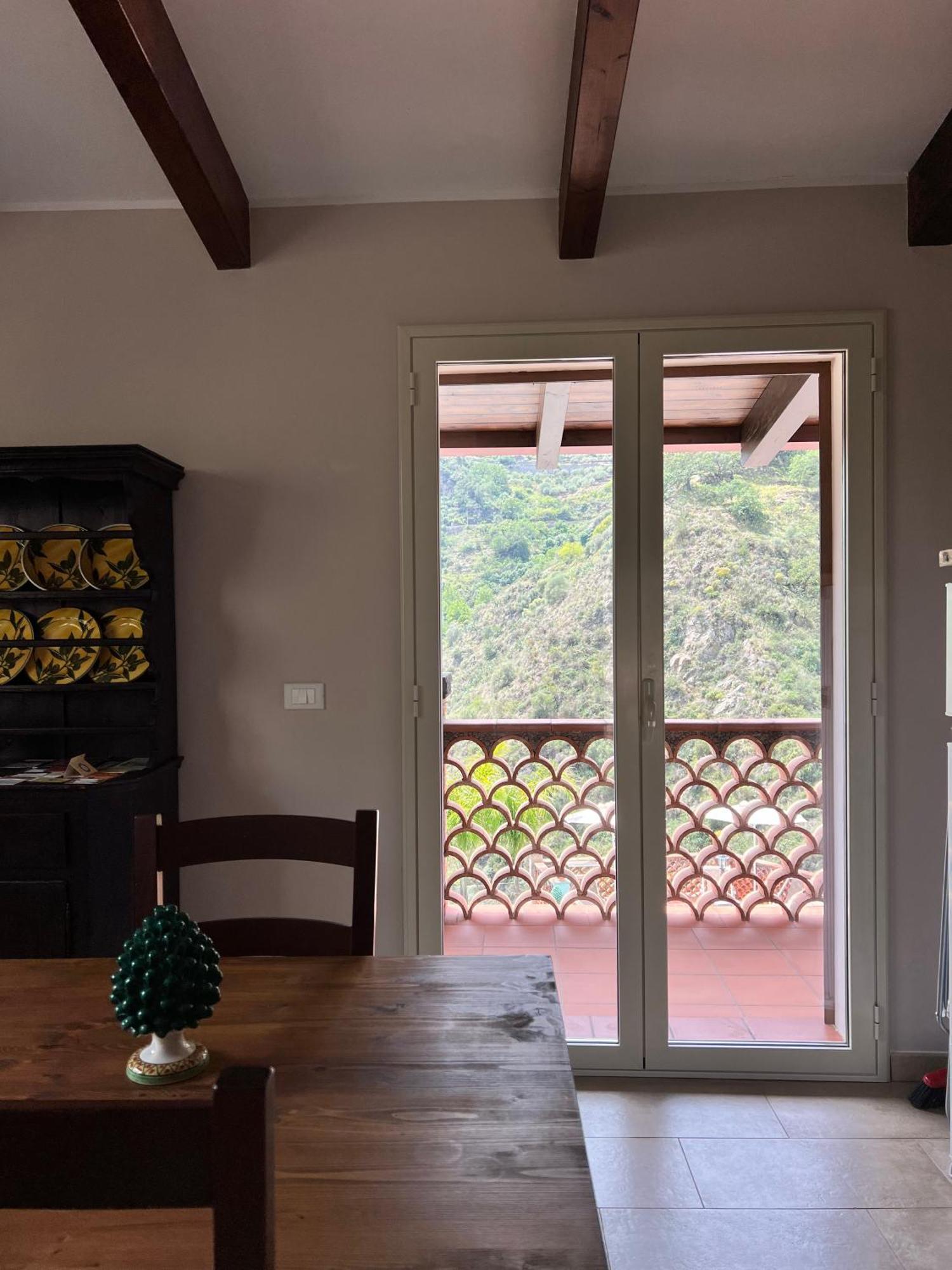 Casa Ziretto Apartment คาสเตลโมลา ภายนอก รูปภาพ